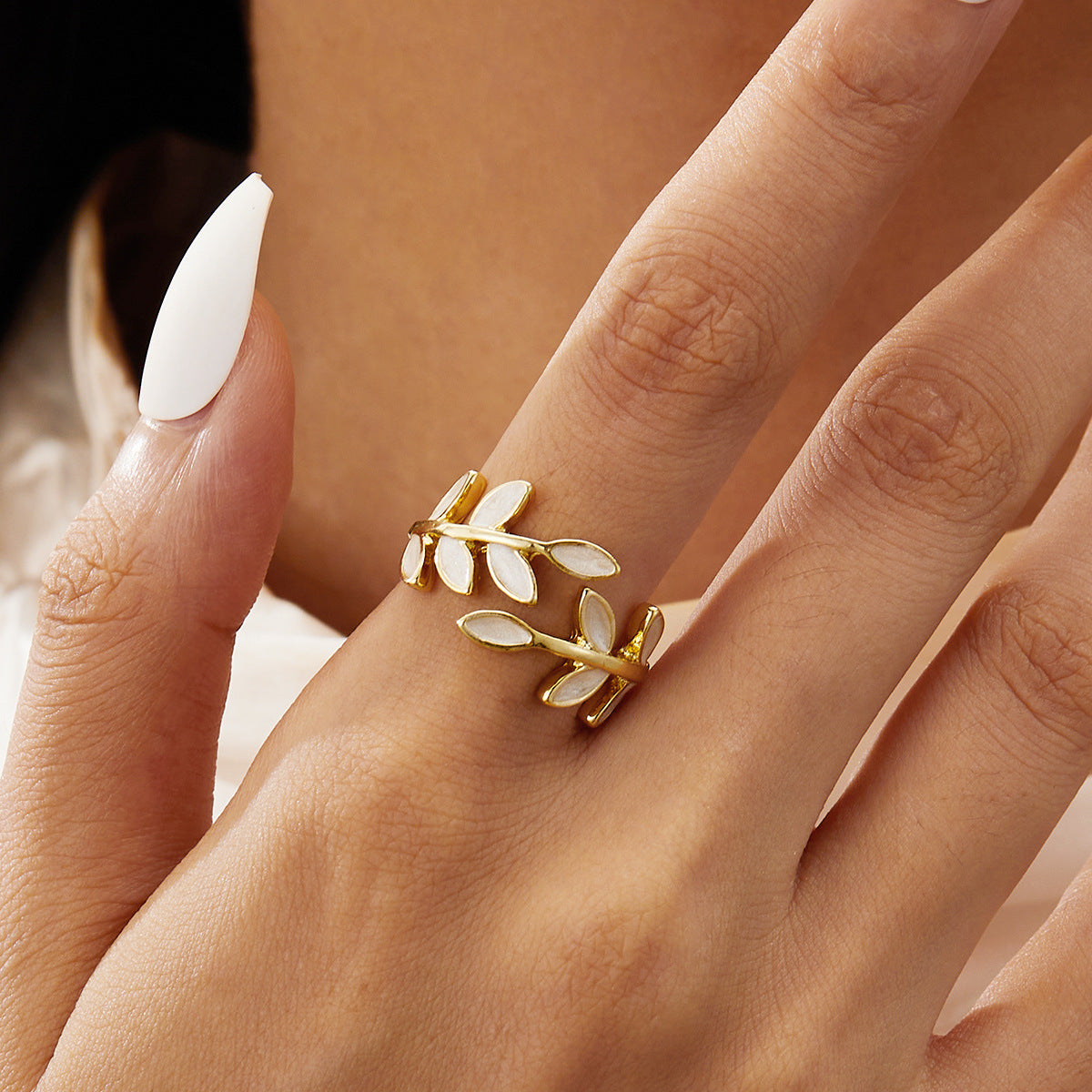 Issabeau™ Justerbar bladverk ring